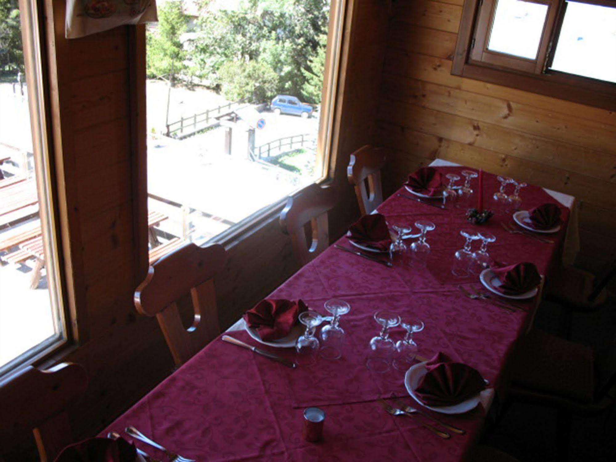 Restaurant Hotel Chalet Del Sole Oulx Exterior foto
