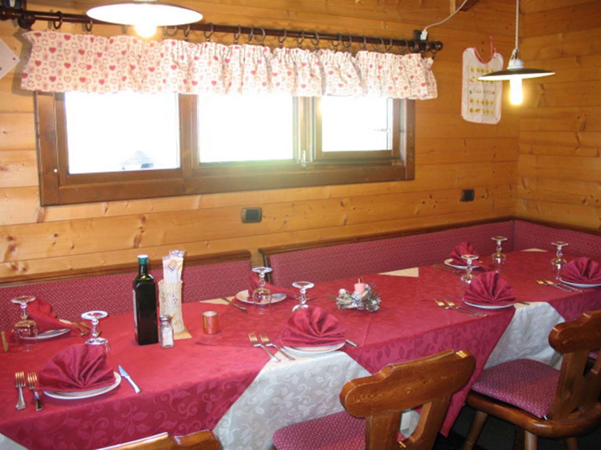 Restaurant Hotel Chalet Del Sole Oulx Exterior foto
